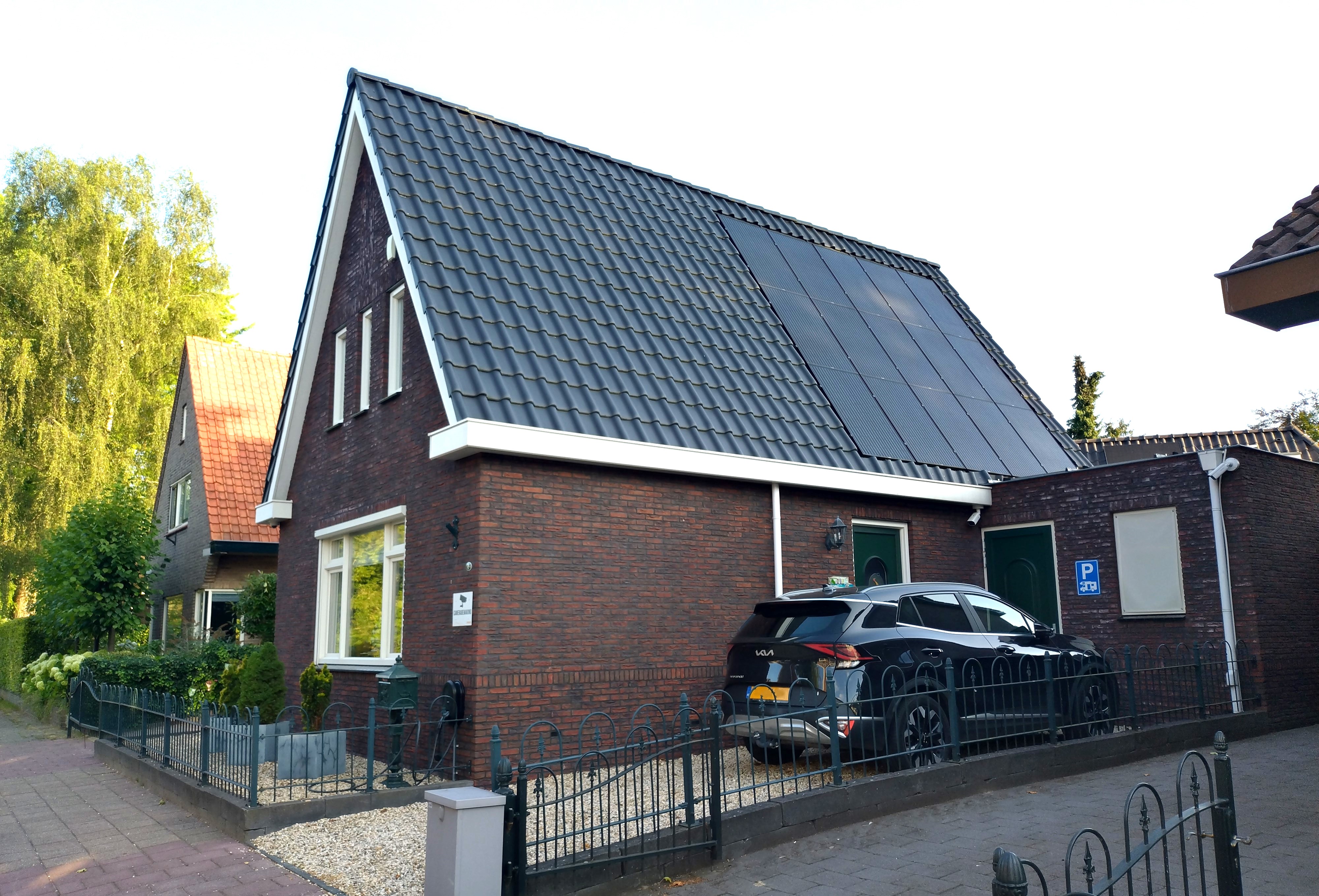 Standaardzonnepanelen geïntegreerd in het dak