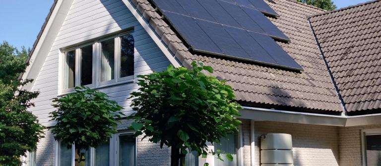 huis met zonnepanelen