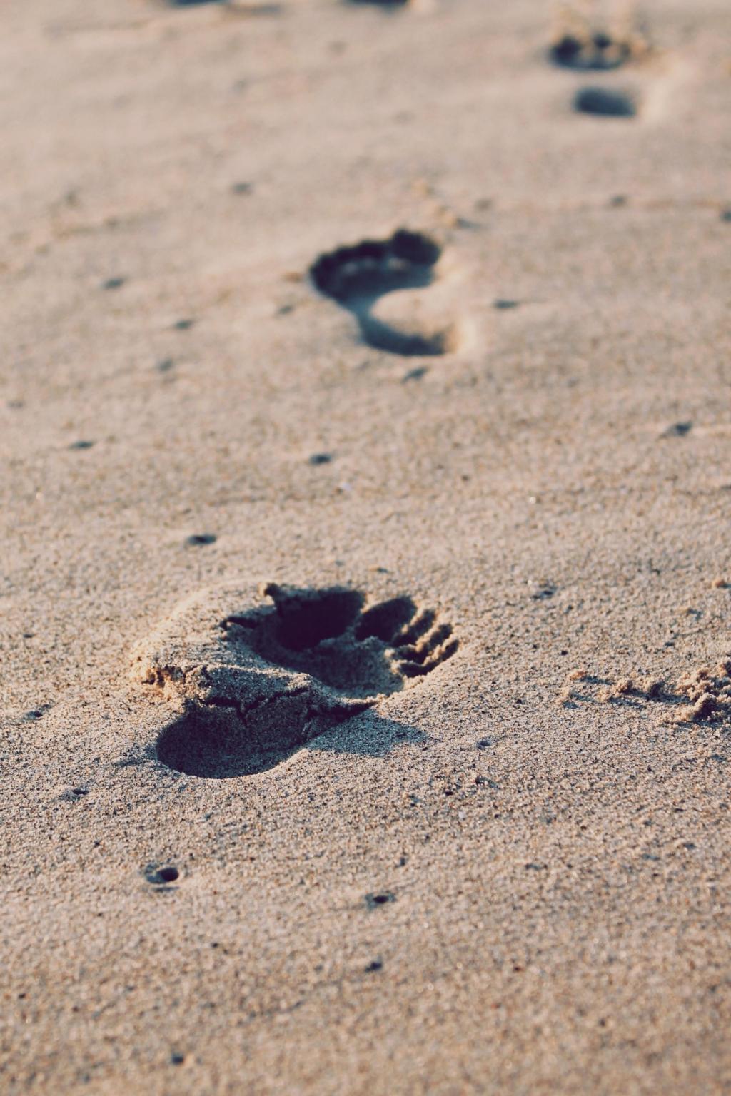 Foto van voetsporen in het zand