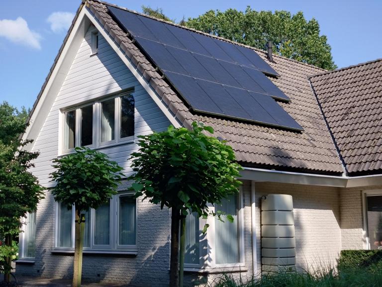 huis met zonnepanelen