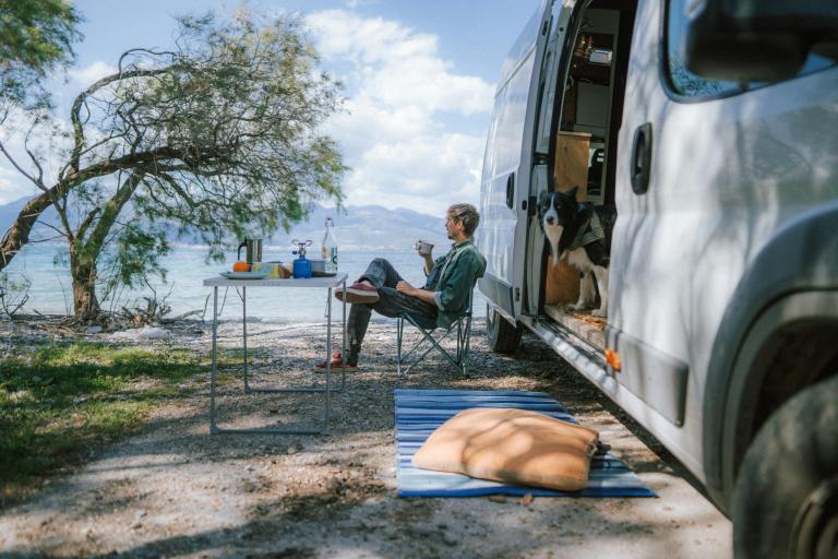 Kamperen in de schaduw